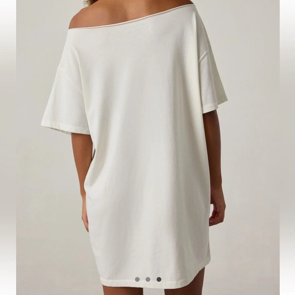 UO • Scream Graphic Off The Shoulder Tee Shirt Dress - Picture 5 of 12